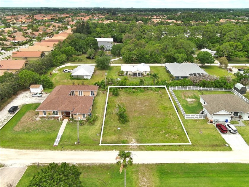 Nestled in the heart of central Vero Beach, this 0.31 vacant lot - Beach Lot for sale in Vero Beach, Florida on Beachhouse.com