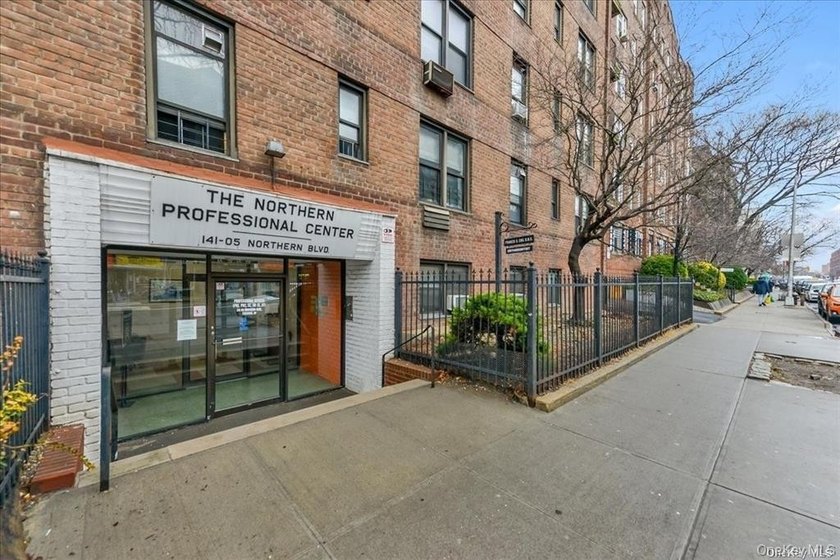 Professional CO-OP FOR SALE Located in the bustling area of - Beach Home for sale in Flushing, New York on Beachhouse.com