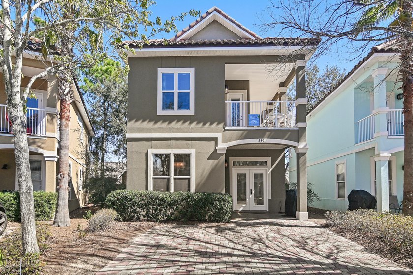 This recently and tastefully renovated 4-bedroom, 3 1/2-bath - Beach Home for sale in Destin, Florida on Beachhouse.com