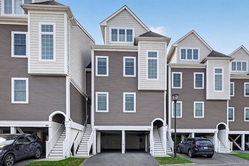 Waterfront Townhome | Balcony Water Views | Steps to LIRR | - Beach Condo for sale in East Rockaway, New York on Beachhouse.com