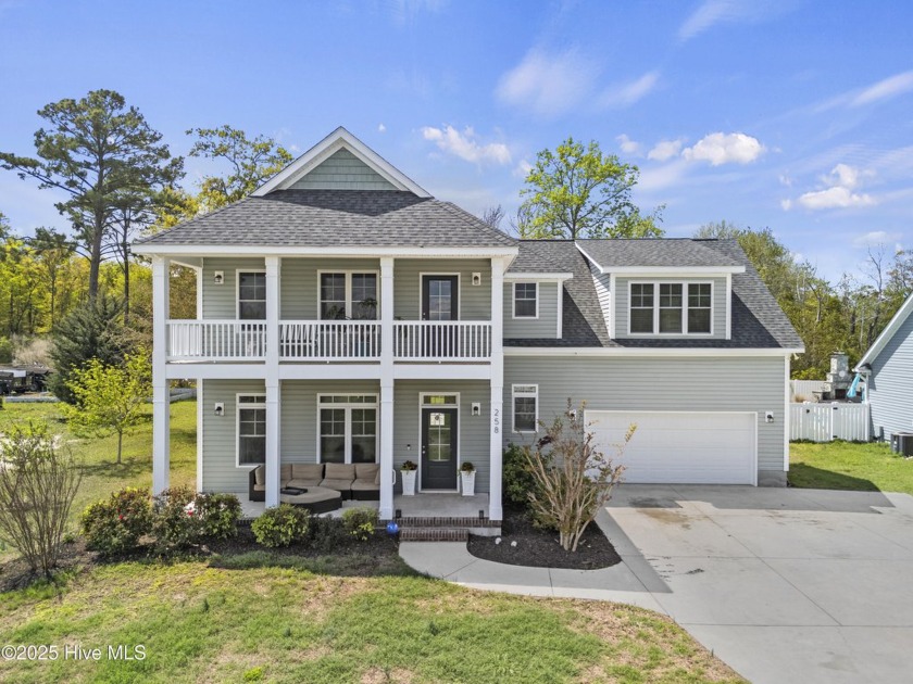 Below appraisal! Coastal, open concept home with water views - Beach Home for sale in Newport, North Carolina on Beachhouse.com