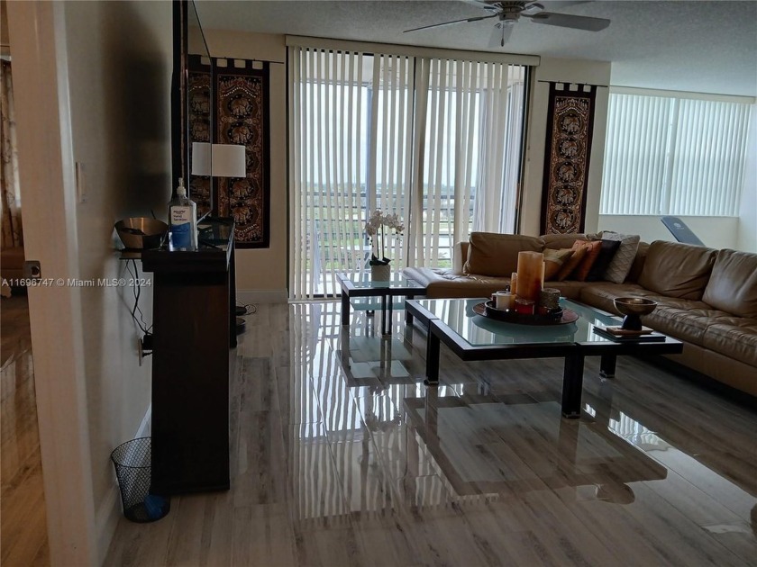 Lovely and renovated apartment centrally located on 7 floor in a - Beach Condo for sale in Pembroke Pines, Florida on Beachhouse.com