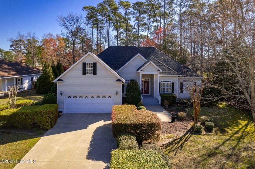This stunning one-level home boasts 9ft+ ceilings and an - Beach Home for sale in Morehead City, North Carolina on Beachhouse.com