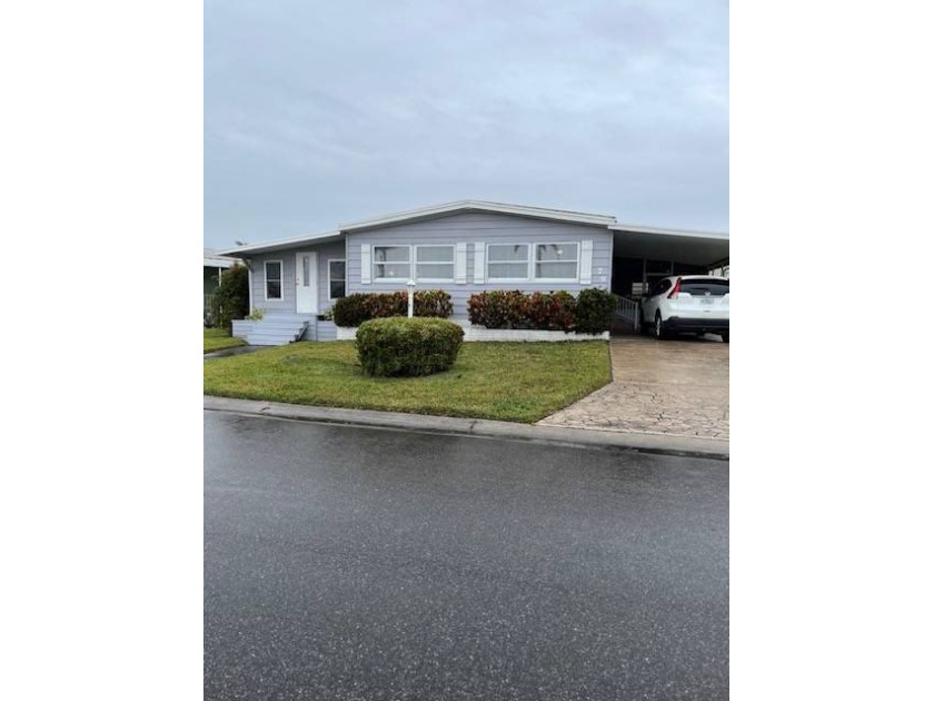 Welcome to this comfortable 2-bedroom, 2-bath modular home - Beach Home for sale in Melbourne, Florida on Beachhouse.com