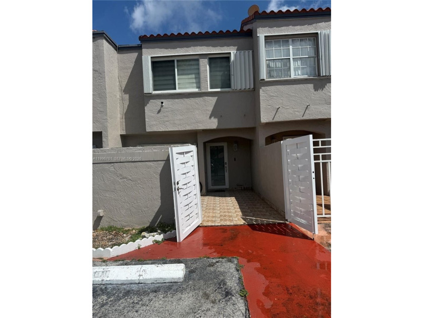 Welcome FHA to our beautiful property, 2 bedrooms, 2 bathrooms - Beach Townhome/Townhouse for sale in Miami, Florida on Beachhouse.com