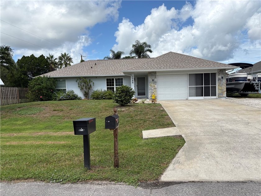 Picture this...3/2/2 scrnd n pool hm.Great rm concept,much n - Beach Home for sale in Sebastian, Florida on Beachhouse.com