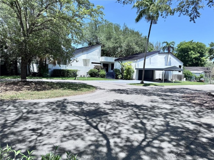 Tucked away on a quiet cul-de-sac and framed by mature oak trees - Beach Home for sale in Palmetto Bay, Florida on Beachhouse.com