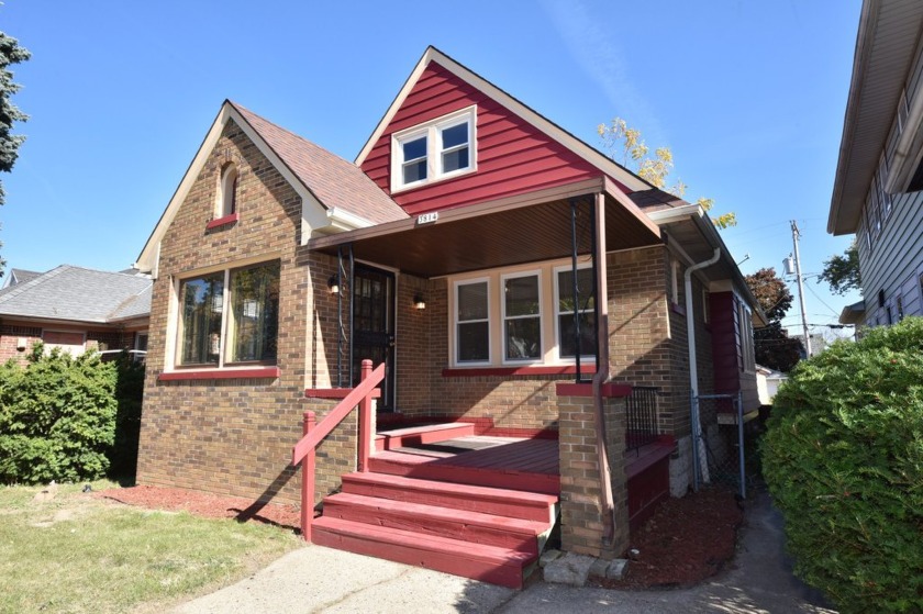 Fresh, new updates blend tastefully with classic charm. Step - Beach Home for sale in Milwaukee, Wisconsin on Beachhouse.com