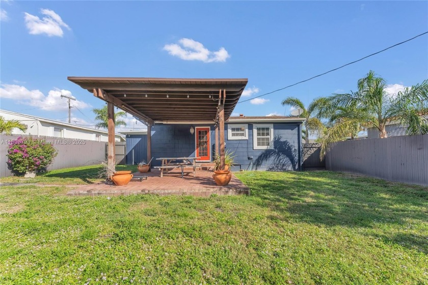 Just 3 miles from the beach! Charming 2-bed, 1-bath home - Beach Home for sale in West Palm Beach, Florida on Beachhouse.com