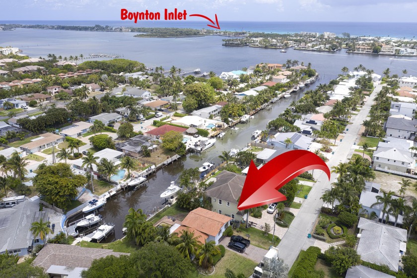 A true boaters paradise!! This 4 bedroom, 3 bath, pool home - Beach Home for sale in Boynton Beach, Florida on Beachhouse.com