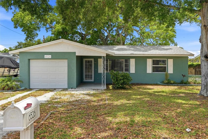 One or more photo(s) has been virtually staged. Move in ready - Beach Home for sale in Kenneth City, Florida on Beachhouse.com