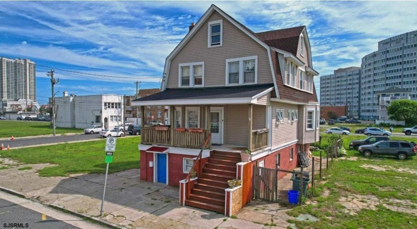 **Listing Attention:** This property presents a unique - Beach Townhome/Townhouse for sale in Atlantic City, New Jersey on Beachhouse.com