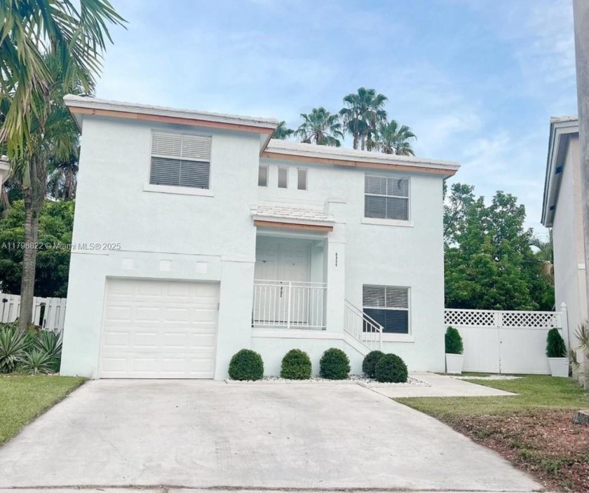Beautiful and spacious home in Margate with 3 bedrooms, + a den - Beach Home for sale in Margate, Florida on Beachhouse.com