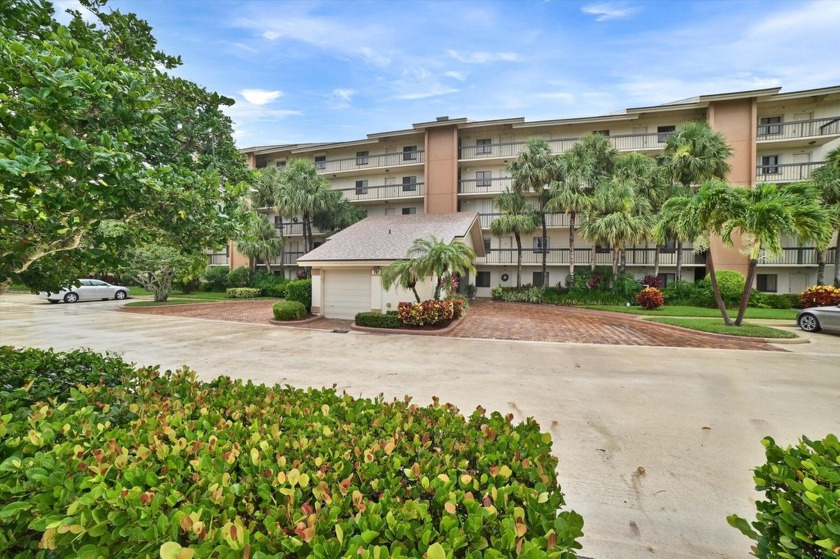 $25,000 REDUCTION! ALL ASSESMENTS PAID Beautifully updated two - Beach Condo for sale in Jupiter, Florida on Beachhouse.com