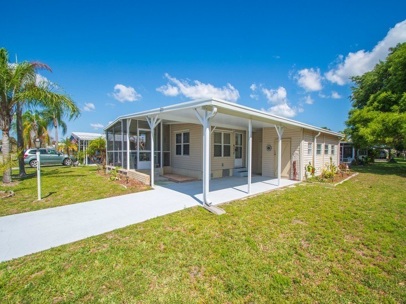Charming 2BR/2BA TURNKEY HOME - sold fully furnished w/ - Beach Home for sale in Barefoot Bay, Florida on Beachhouse.com