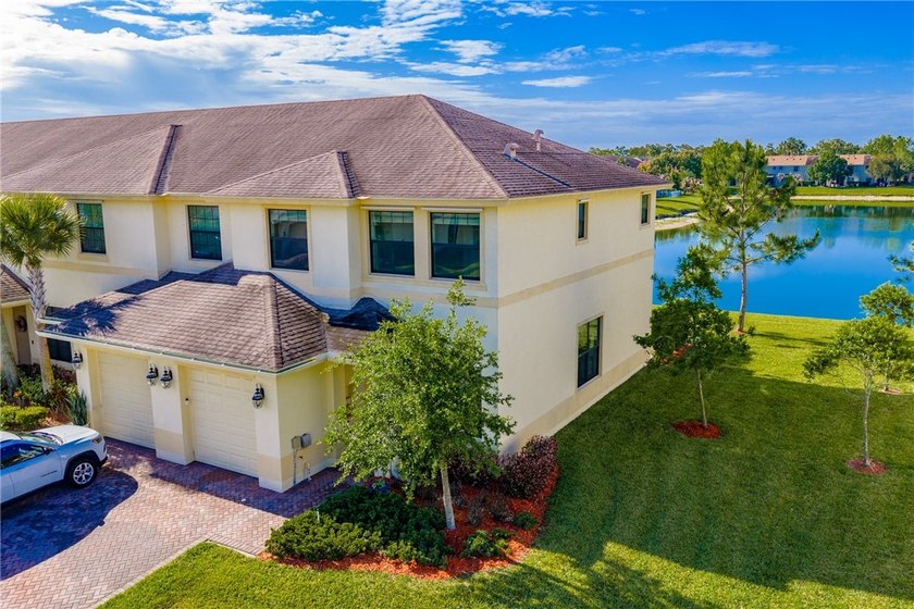 End-unit townhome with direct lake views in Verona Trace! This 3 - Beach Townhome/Townhouse for sale in Vero Beach, Florida on Beachhouse.com