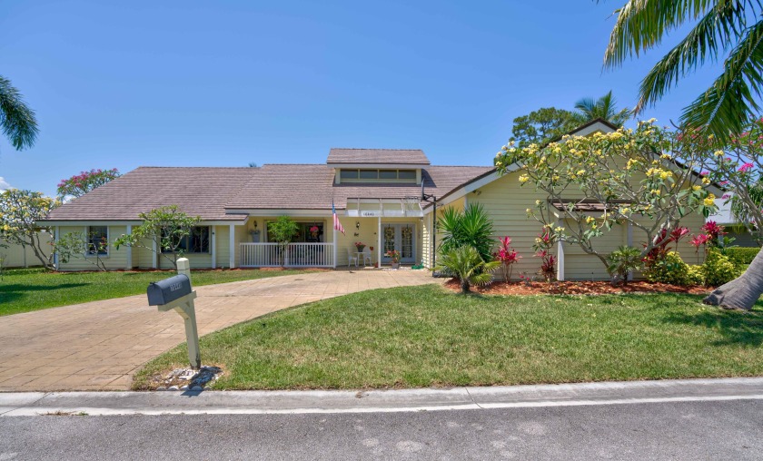 You are going to fall in love with this beautiful airy spacious - Beach Home for sale in Hobe Sound, Florida on Beachhouse.com