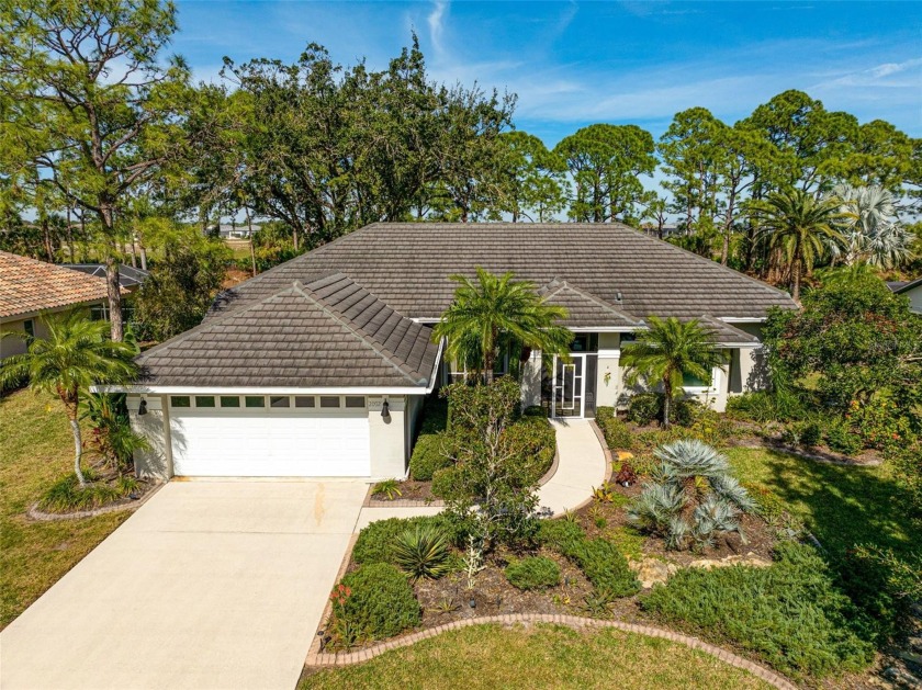 FULLY-RENOVATED HOME IN THE POPULAR  GATED *CALUSA LAKES GOLF - Beach Home for sale in Nokomis, Florida on Beachhouse.com
