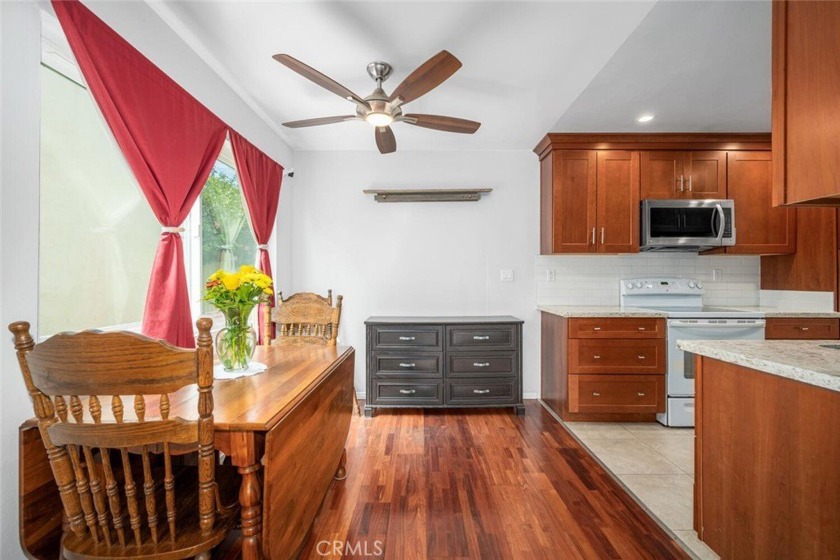 Desirable end-unit condo in a small, well-maintained complex in - Beach Condo for sale in Long Beach, California on Beachhouse.com