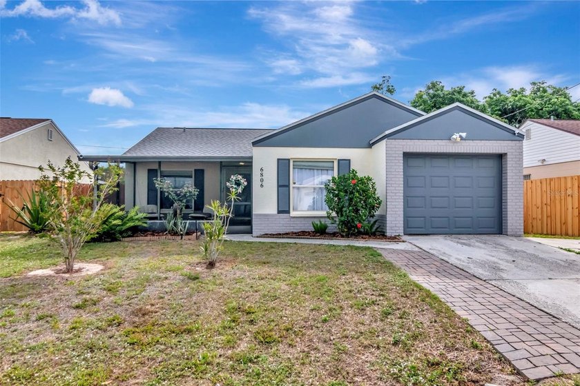 Beautifully updated 3/2 with a garage, new roof (2024) water - Beach Home for sale in Tampa, Florida on Beachhouse.com