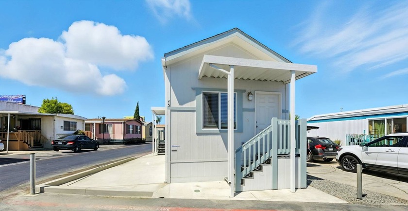 This 2024 Silvercrest mobile home features a sleek, modern - Beach Home for sale in San Diego, California on Beachhouse.com
