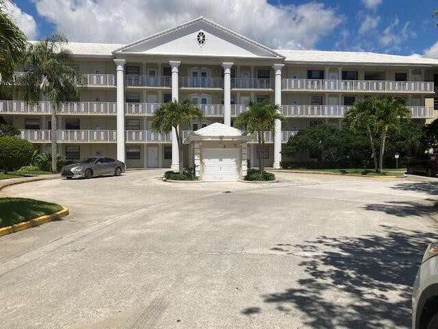 BASIC 2BEDRM/2BATH 2ND FLOOR UNIT OVERLOOKING GOLF AREA WITH - Beach Condo for sale in West Palm Beach, Florida on Beachhouse.com