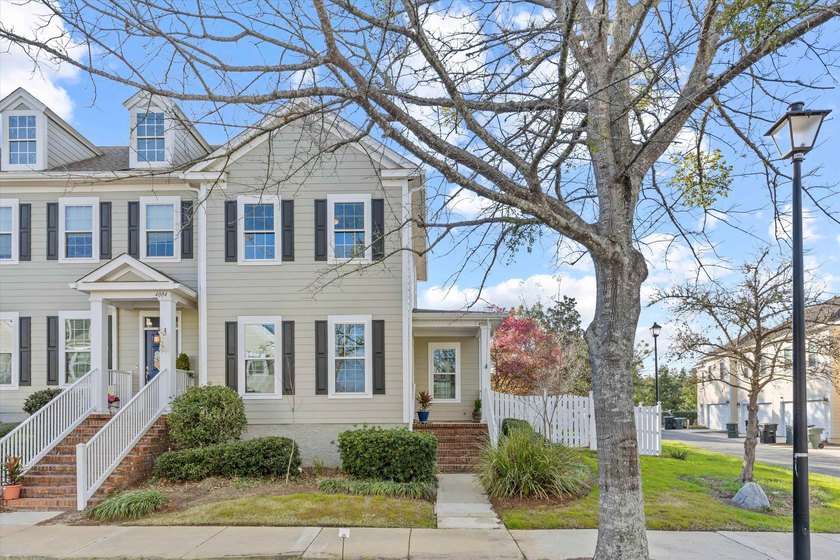 Welcome to this beautifully maintained home nestled on a - Beach Townhome/Townhouse for sale in Tallahassee, Florida on Beachhouse.com