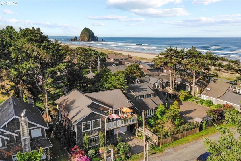 Welcome home to the beach! This stunning custom home sits in the - Beach Home for sale in Cannonbeach, Oregon on Beachhouse.com