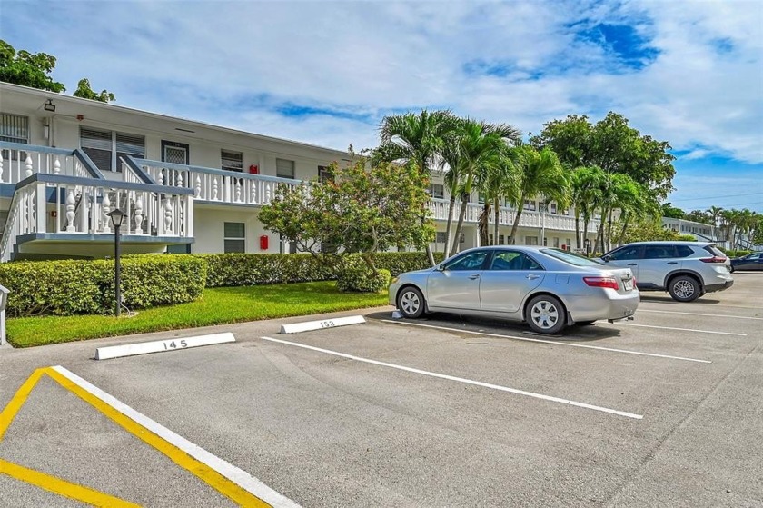 Tastefully furnished 2BR/1.5BA condo in Century Village - Beach Condo for sale in Deerfield Beach, Florida on Beachhouse.com