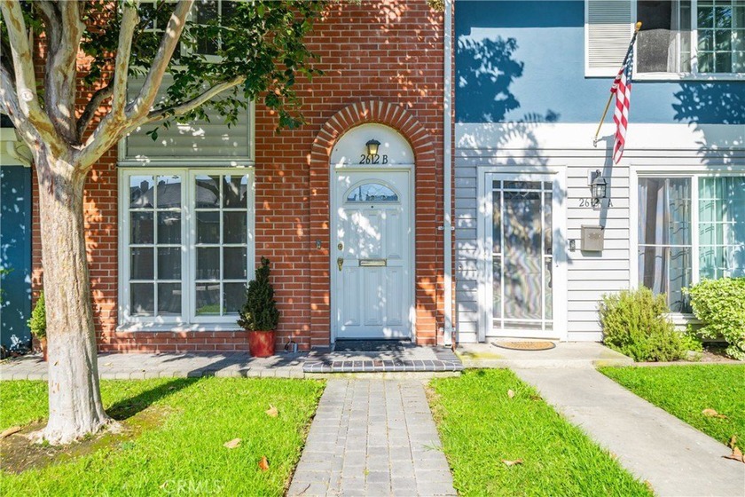Welcome to 2612 Del Way Unit B, where comfort meets convenience - Beach Townhome/Townhouse for sale in Huntington Beach, California on Beachhouse.com