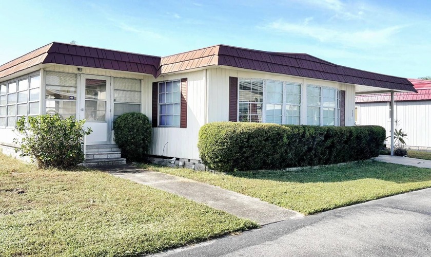 LOOK!! Immaculate 2 bedroom 2 bathroom Doublewide home - Beach Home for sale in Largo, Florida on Beachhouse.com