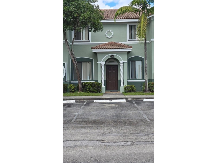 Spacious 3 Bedroom 2 1/2 Bath townhouse unit in Keys Cove - Beach Condo for sale in Homestead, Florida on Beachhouse.com