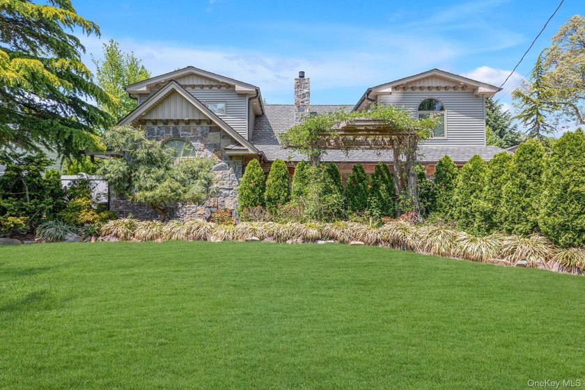 Welcome to 33 Nancy Blvd, an expansive modern and gorgeous - Beach Home for sale in Merrick, New York on Beachhouse.com