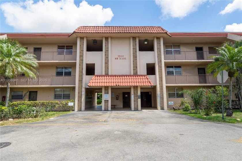 Rarely available and tastefully upgraded 2-bedroom, 2-bathroom - Beach Condo for sale in Sunrise, Florida on Beachhouse.com