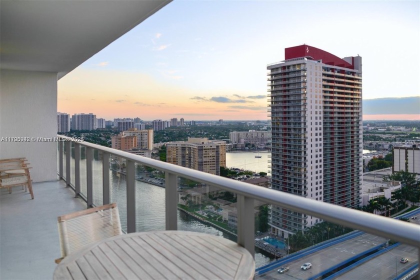 SPECTACULAR OPPORTUNITY TO PURCHASE THIS 1 BED 1.5 B ATH AT HYDE - Beach Condo for sale in Hollywood, Florida on Beachhouse.com