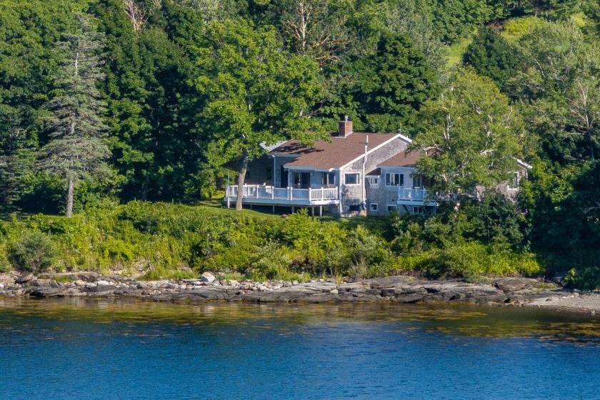 Make this your home, getaway, or an outstanding investment - Beach Home for sale in Owls Head, Maine on Beachhouse.com