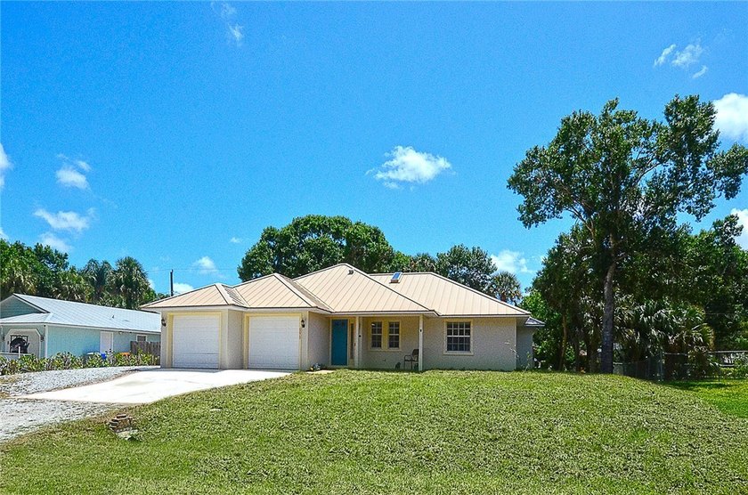 Beautifully updated CBS home on double lot with no HOA - Beach Home for sale in Vero Beach, Florida on Beachhouse.com