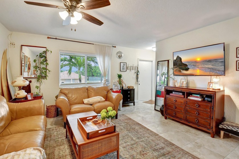 Tastefully renovated 1 bedroom 1 and half bathroom condo in - Beach Condo for sale in Boynton Beach, Florida on Beachhouse.com