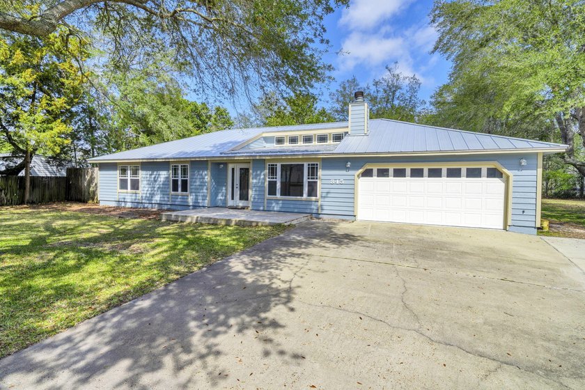 Welcome to this beautifully maintained 4-bedroom, 3-bathroom - Beach Home for sale in Destin, Florida on Beachhouse.com