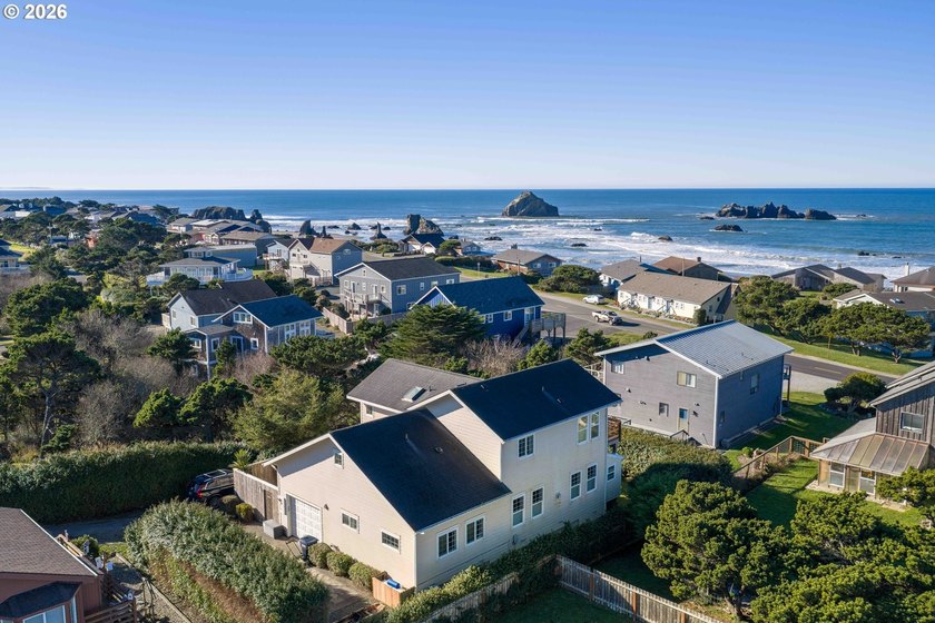 Beautiful Custom Home tucked away near Coquille Point with Beach - Beach Home for sale in Bandon, Oregon on Beachhouse.com
