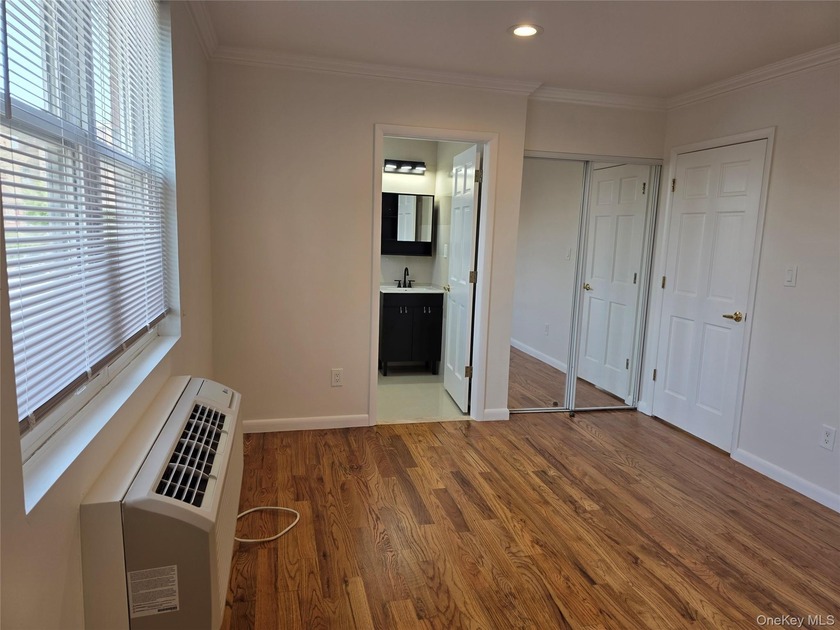 Prime LOCATION MOVE-IN Ready Immediately. This well designed - Beach Condo for sale in Flushing, New York on Beachhouse.com