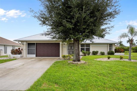 BURNT STORE MEADOWS! CHARMING 3 BEDROOM, 2 BATH, 2-CAR GARAGE - Beach Home for sale in Punta Gorda, Florida on Beachhouse.com