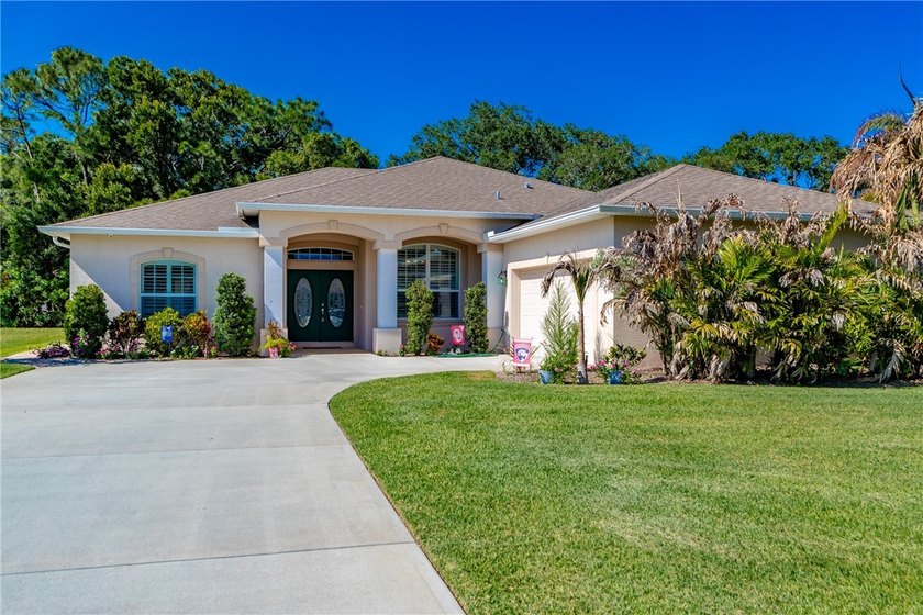 Tucked away on a quiet cul-de-sac, this move-in-ready 3BD/2BA - Beach Home for sale in Vero Beach, Florida on Beachhouse.com
