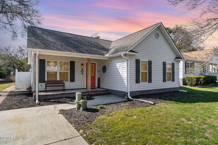 Located on beautiful Oak Island, Sunshine Cottage offers the - Beach Home for sale in Oak Island, North Carolina on Beachhouse.com