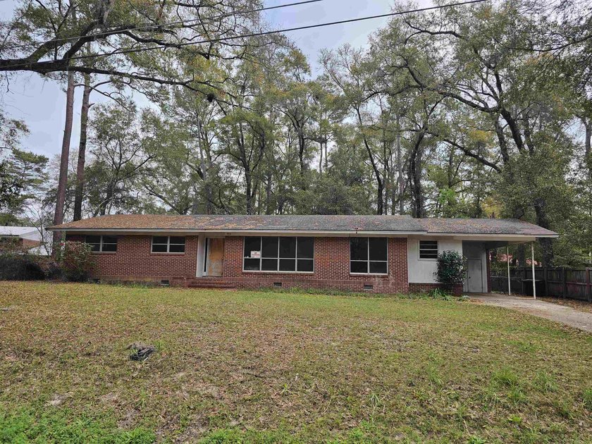 Roomy and filled with opportunity, this 4-bedroom, 2-bath home - Beach Home for sale in Tallahassee, Florida on Beachhouse.com