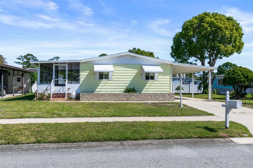 Welcome home to this very well maintained property in Laurelwood - Beach Home for sale in Port Orange, Florida on Beachhouse.com
