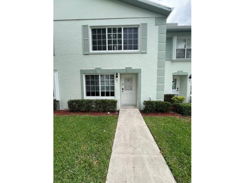 Stylishly Renovated 2-Bed, 2.5-Bath Condo in Palm Beach Club - Beach Condo for sale in West Palm Beach, Florida on Beachhouse.com