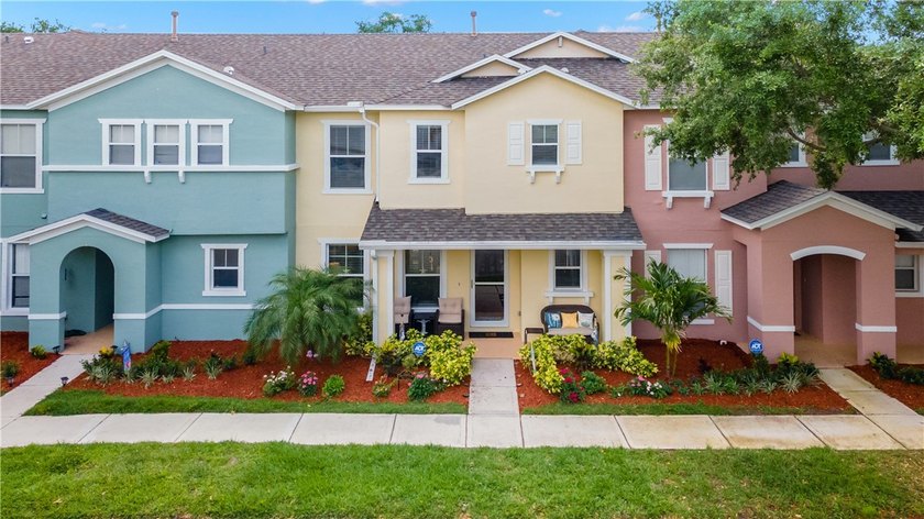 Pristine townhouse located under the oak canopy lined streets of - Beach Townhome/Townhouse for sale in Vero Beach, Florida on Beachhouse.com