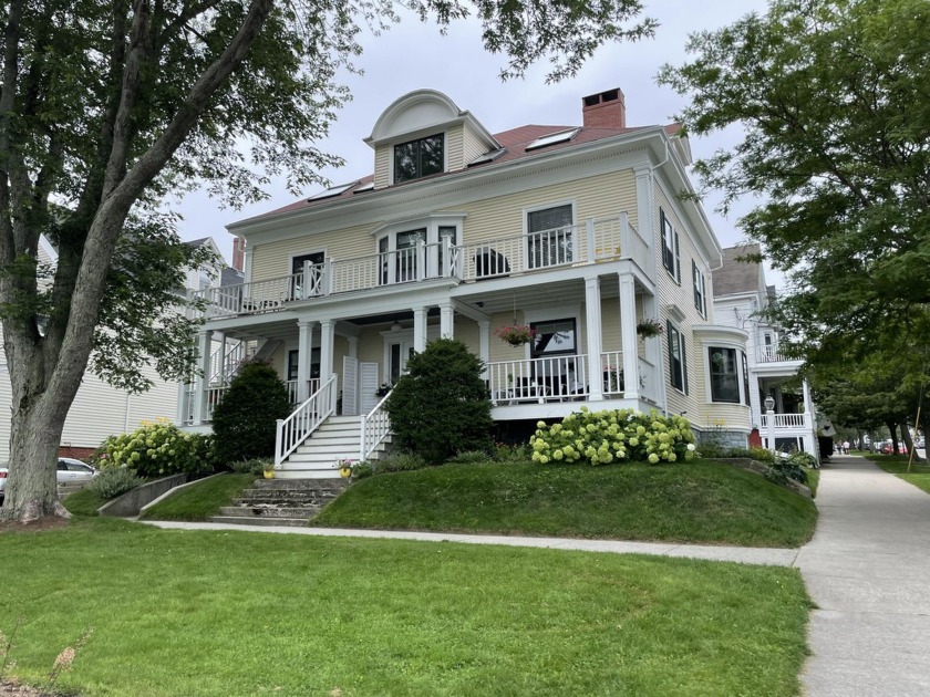 Tastefully furnished and recently updated 2 bedroom condo with - Beach Condo for sale in Portland, Maine on Beachhouse.com