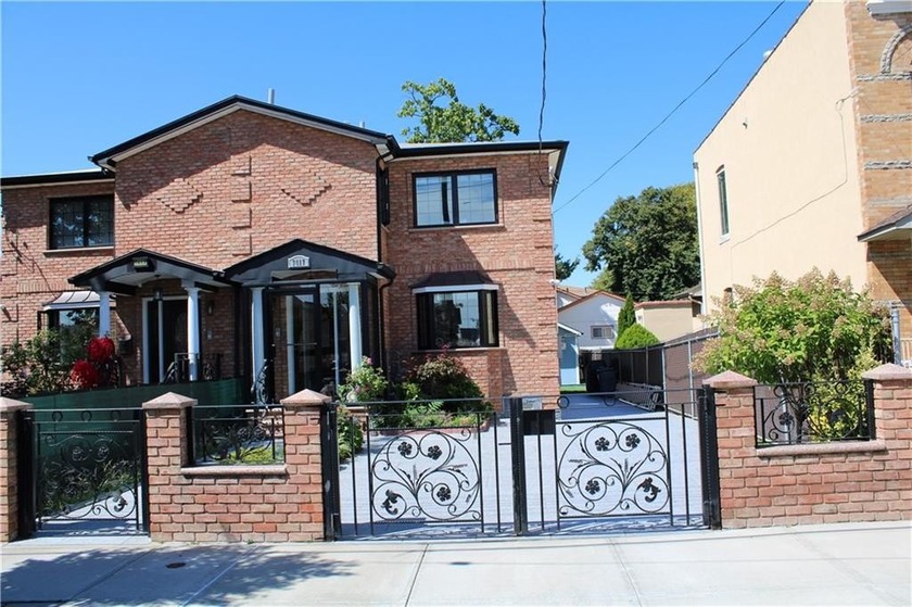 MUST SEE - MOVE IN CONDITION, Gorgeous Single Family - Beach Home for sale in Brooklyn, New York on Beachhouse.com